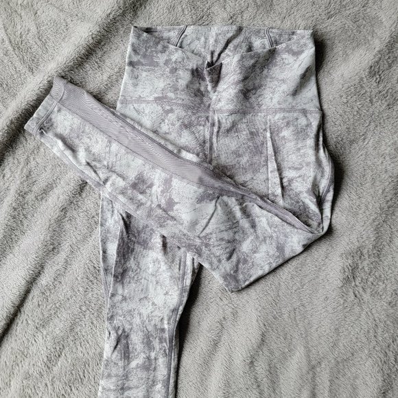LuluLemon Crop Pants - Picture 1 of 3